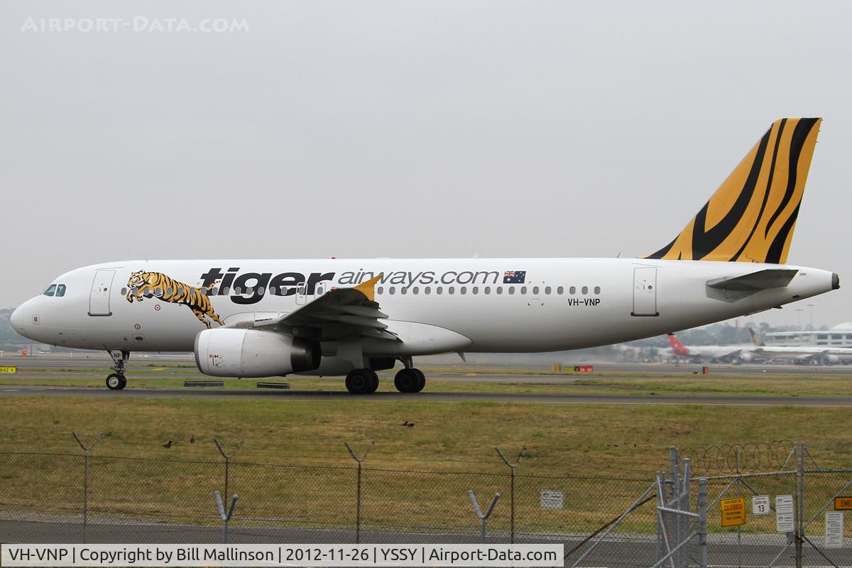 VH-VNP, 2006 Airbus A320-232 C/N 2952, taxiing to 34R