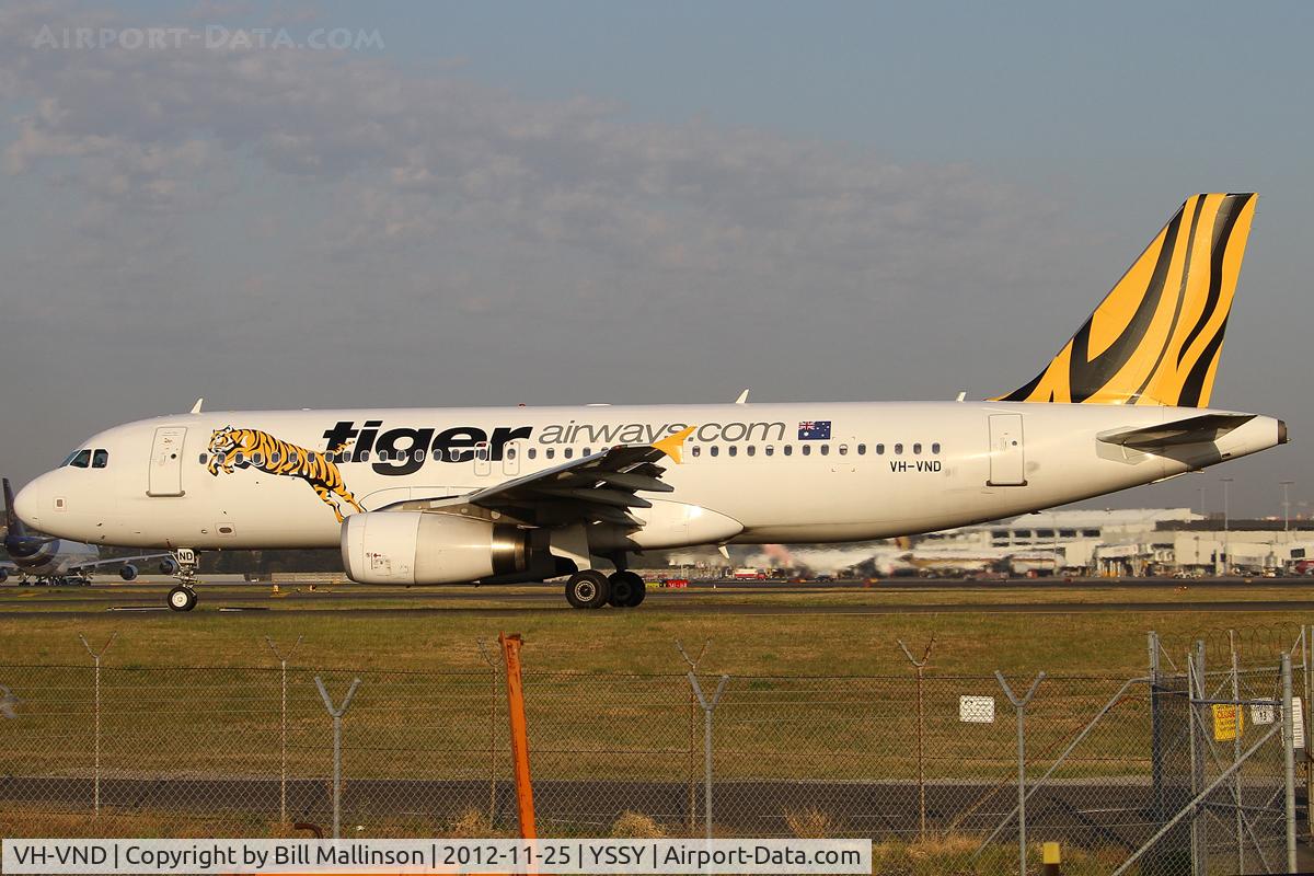 VH-VND, 2007 Airbus A320-232 C/N 3296, taxiing to 34R