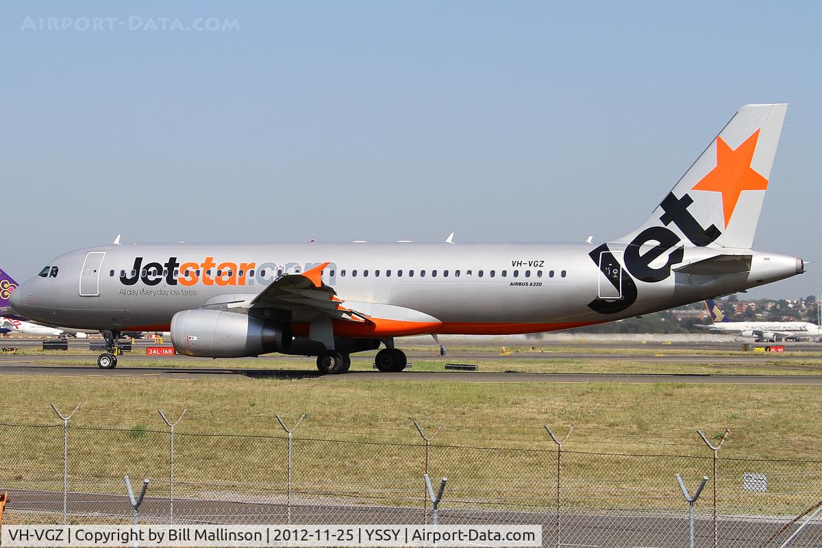 VH-VGZ, 2009 Airbus A320-232 C/N 3917, taxiing to 34R