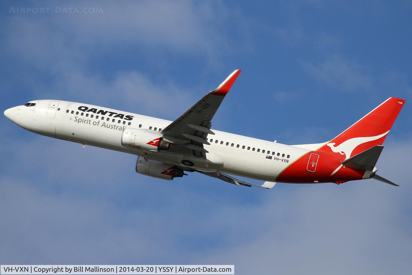 VH-VXN, 2002 Boeing 737-838 C/N 33484, away from 34L