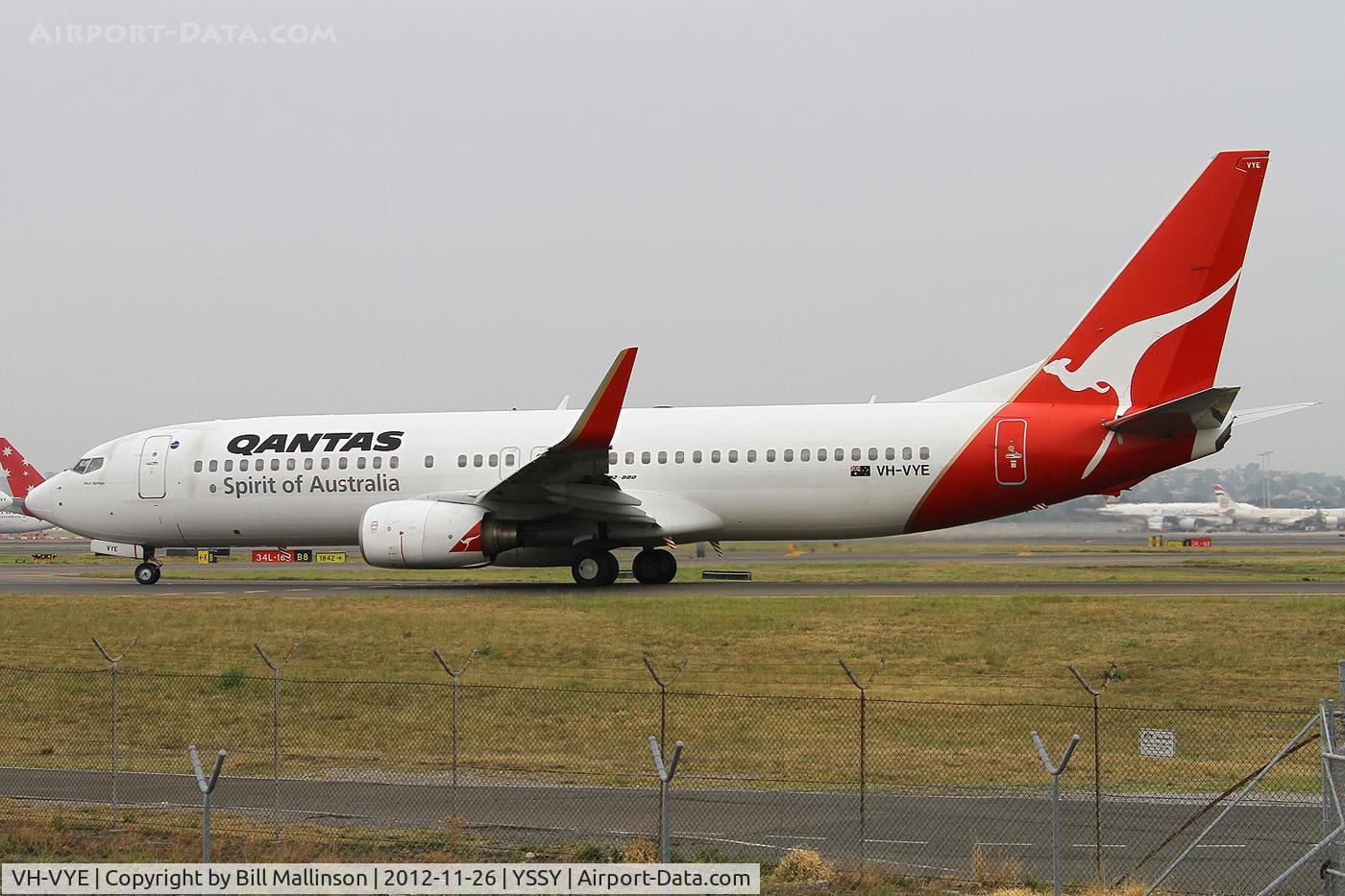 VH-VYE, 2005 Boeing 737-838 C/N 33993, taxiing to 34R