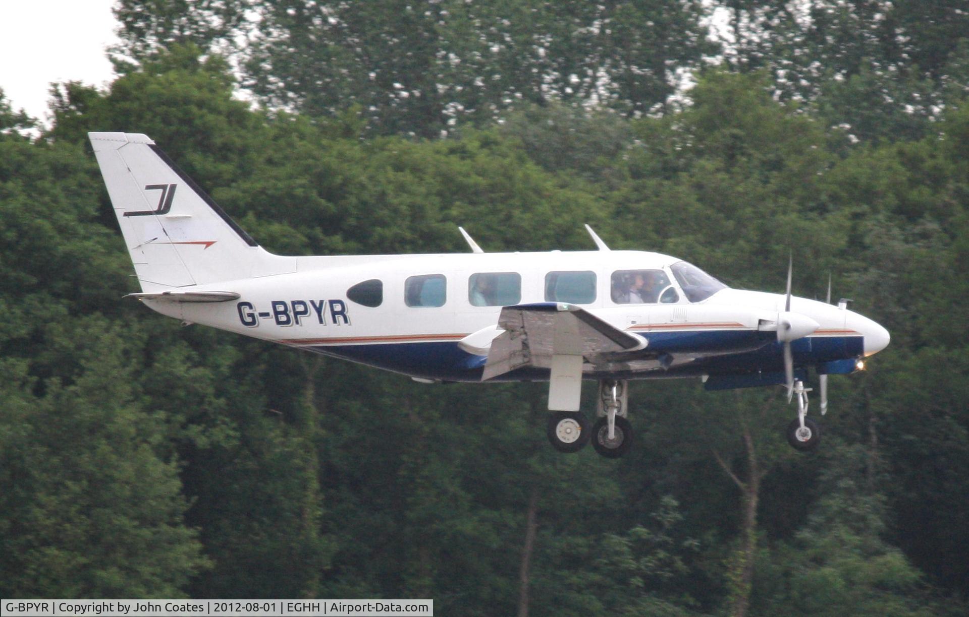 G-BPYR, 1977 Piper PA-31-310 C Navajo C/N 31-7812032, Arriving 26