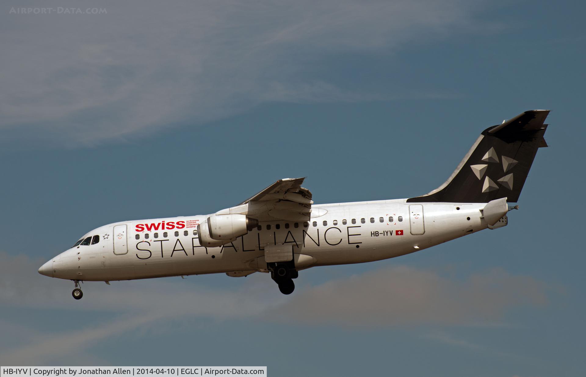 HB-IYV, 2000 British Aerospace Avro 146-RJ100 C/N E3377, About to land at London City.