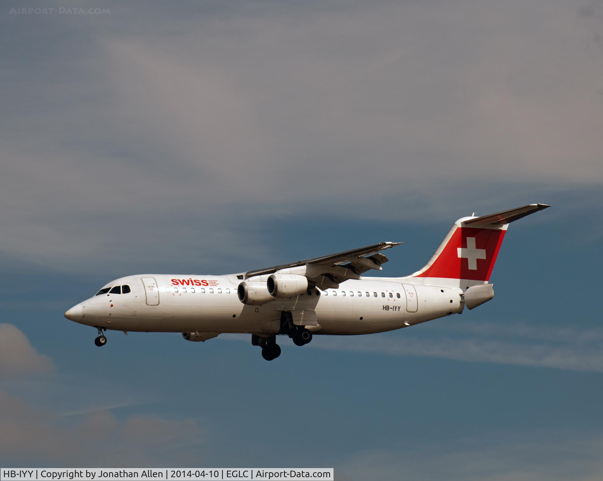 HB-IYY, 1998 British Aerospace Avro 146-RJ100 C/N E3339, About to land at London City.