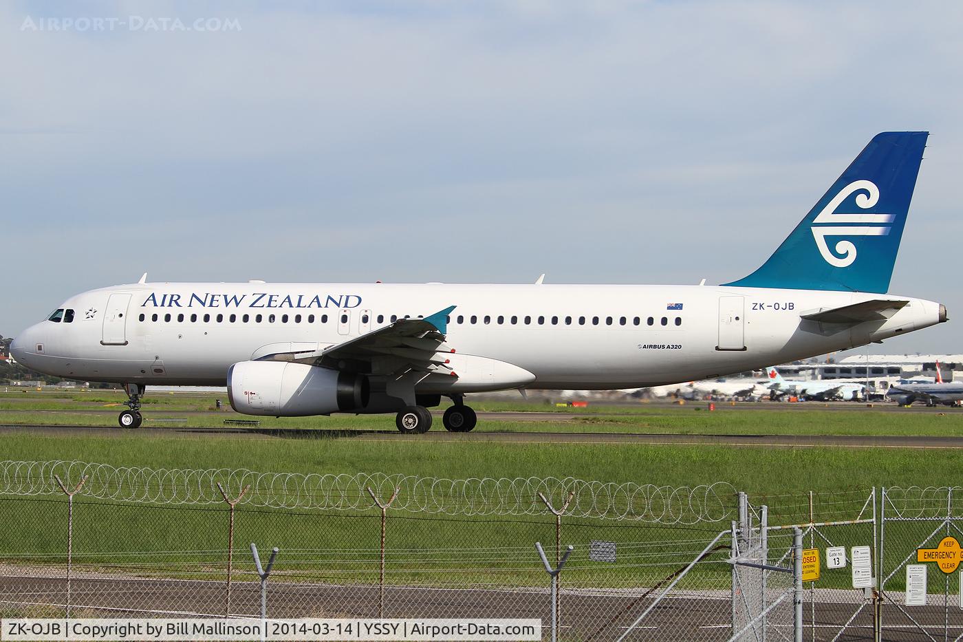 ZK-OJB, 2003 Airbus A320-232 C/N 2090, taxiing to 34R