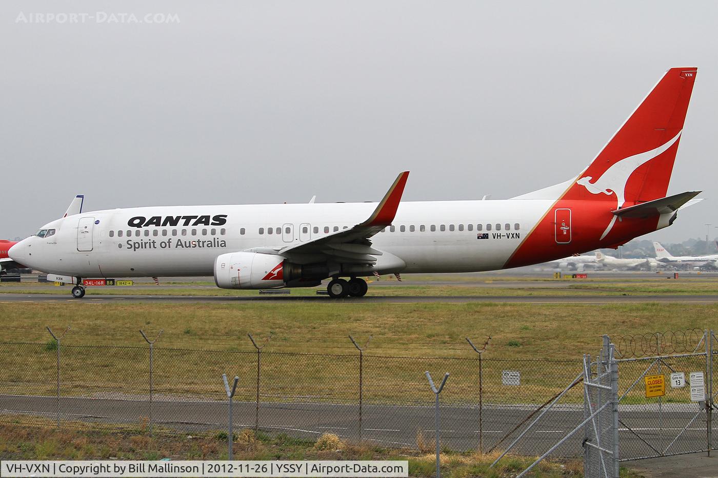 VH-VXN, 2002 Boeing 737-838 C/N 33484, taxiing to 34R