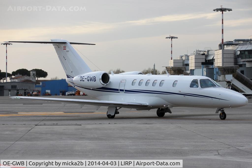 OE-GWB, 2011 Cessna 525C CitationJet CJ4 C/N 525C-0043, Taxiing