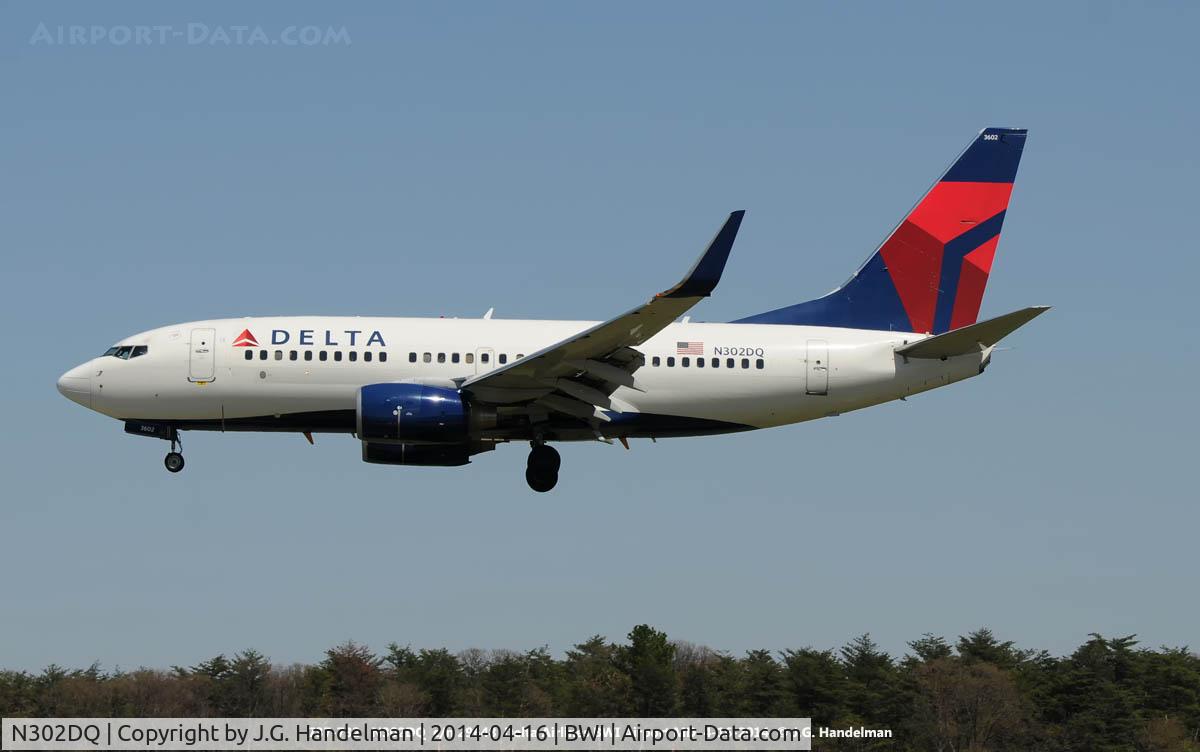 N302DQ, 2008 Boeing 737-732 C/N 29648, On final.