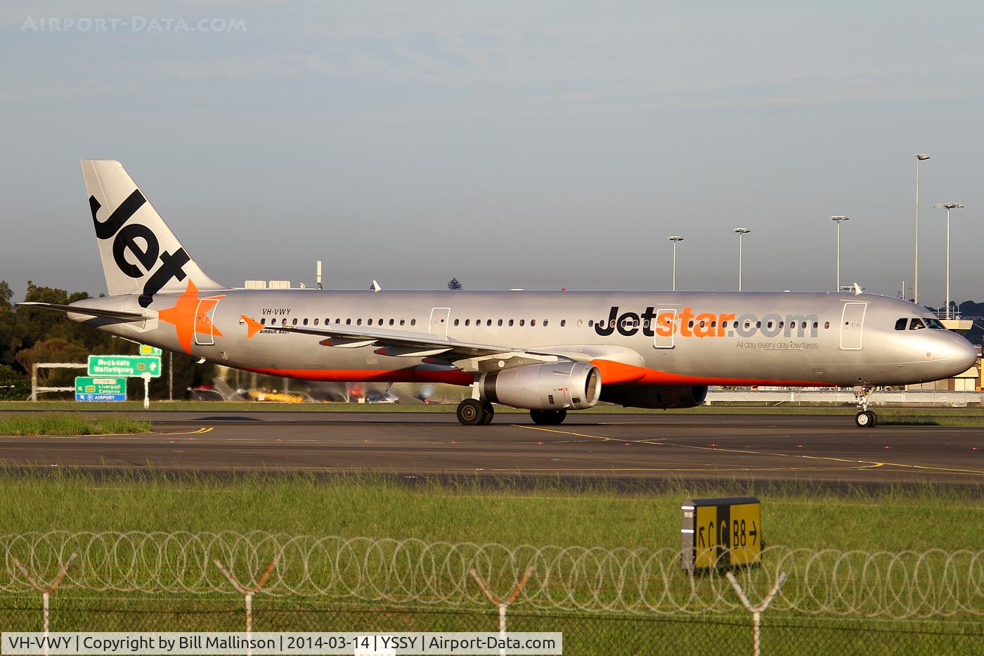 VH-VWY, 2001 Airbus A321-231 C/N 1408, taxiing