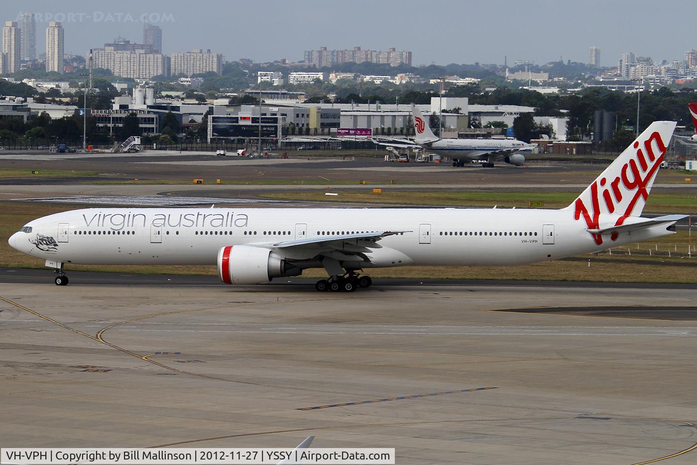 VH-VPH, 2010 Boeing 777-3ZG/ER C/N 37943, taxiing