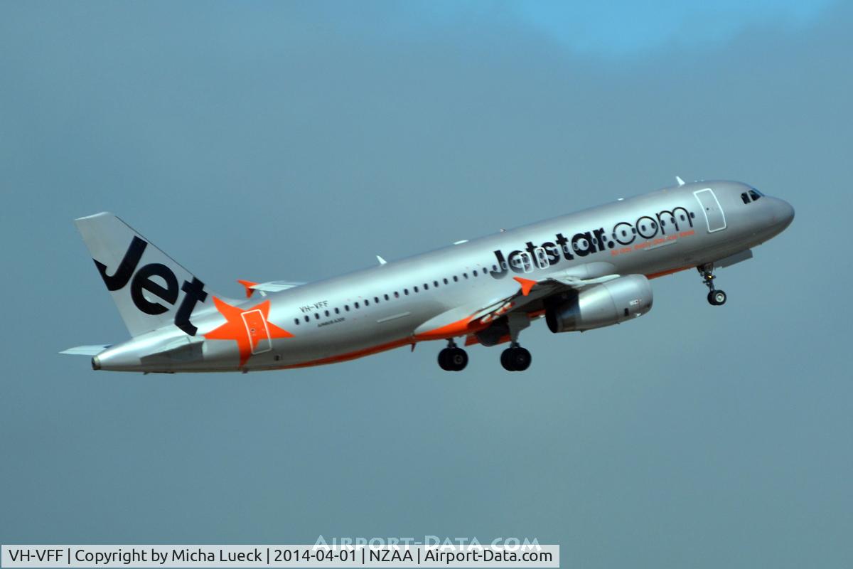 VH-VFF, 2012 Airbus A320-232 C/N 5039, At Auckland