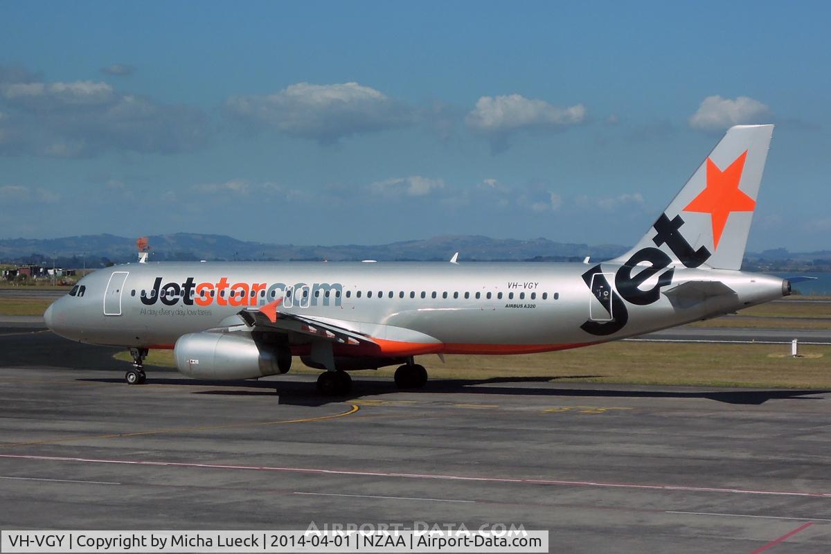 VH-VGY, 2010 Airbus A320-232 C/N 4177, At Auckland