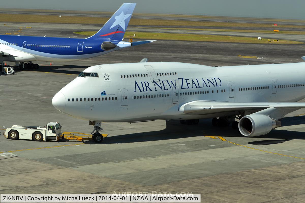 ZK-NBV, 1998 Boeing 747-419 C/N 26910, At Auckland