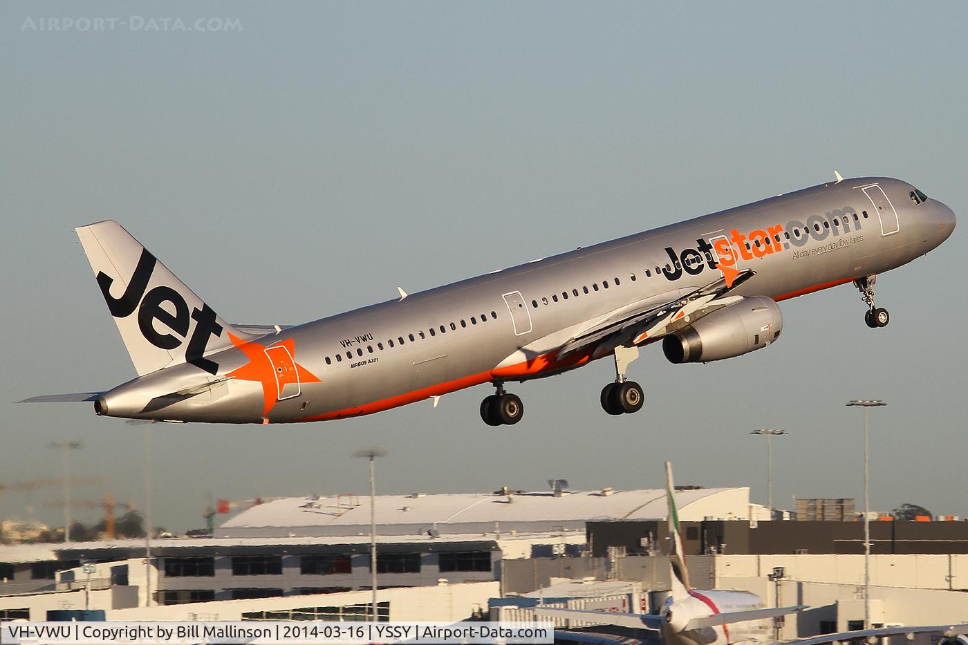 VH-VWU, 2009 Airbus A321-231 C/N 3948, away from 34L