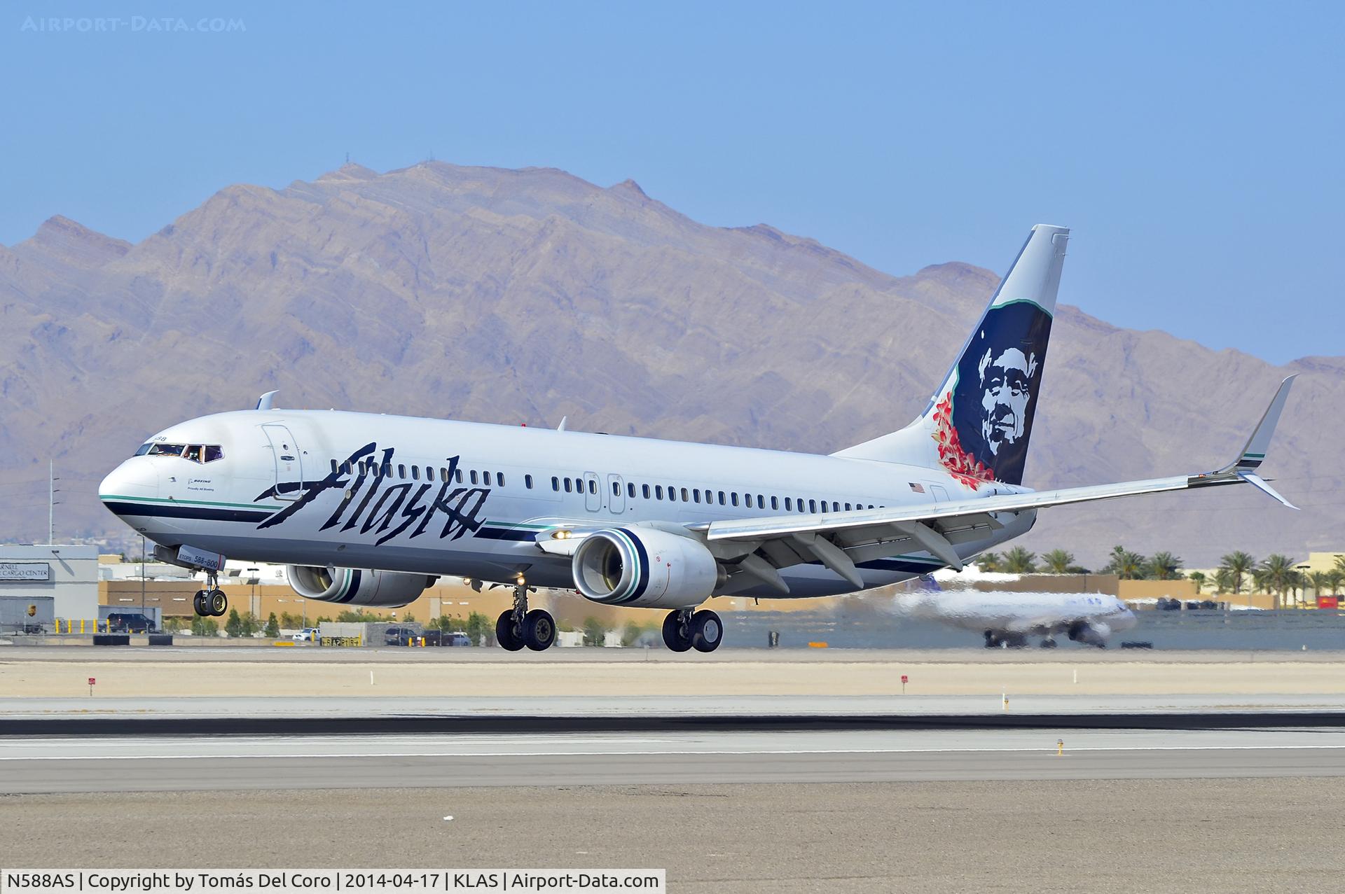 N588AS, 2007 Boeing 737-890 C/N 35685, N588AS  2007 Boeing 737-890 C/N 35685 with split scimitar  winglets - Las Vegas - McCarran International (LAS / KLAS)USA - Nevada, April 17, 2014Photo: Tomás Del Coro