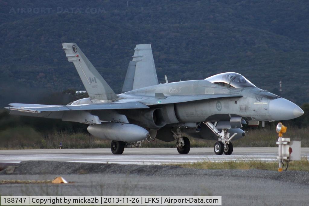 188747, 1985 McDonnell Douglas CF-188A Hornet C/N 0333/A277, Taxiing. Crashed in november 2016, killing pilot.