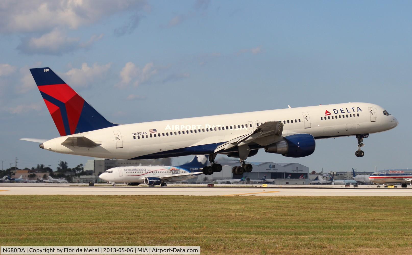 N680DA, 1992 Boeing 757-232 C/N 26956, Delta 757-200