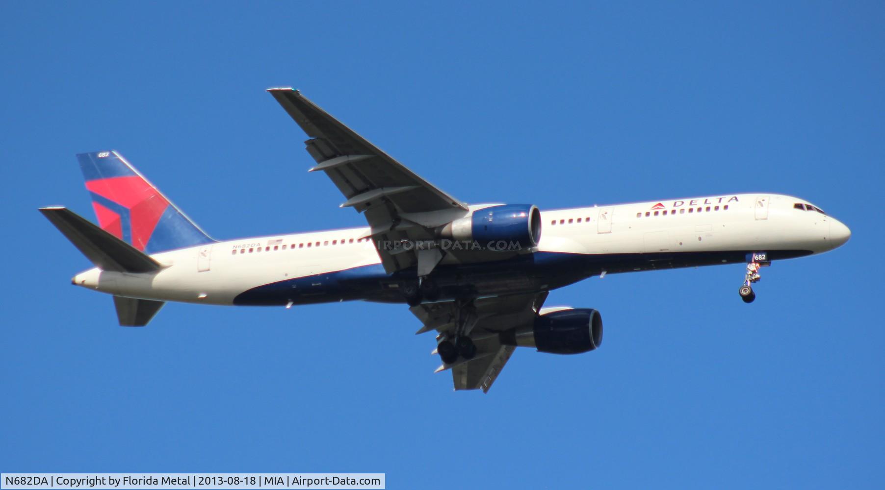 N682DA, 1993 Boeing 757-232 C/N 26958, Delta 757-200