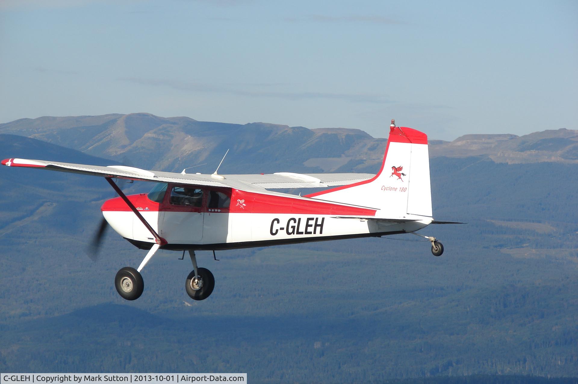 C-GLEH, 2004 St-Just Cyclone 180 C/N 0023, New picture with repainted nose cowl
