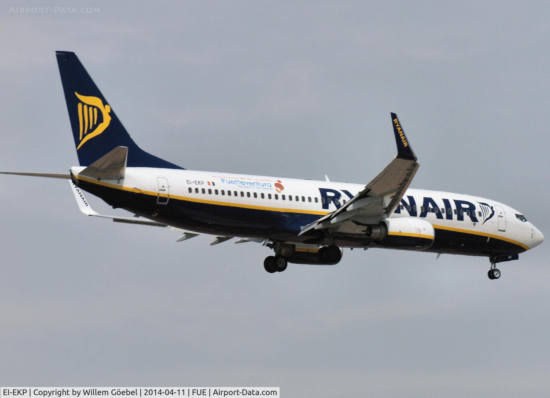 EI-EKP, 2010 Boeing 737-8AS C/N 35028, Prepare for landing on Fuertefentura Airport