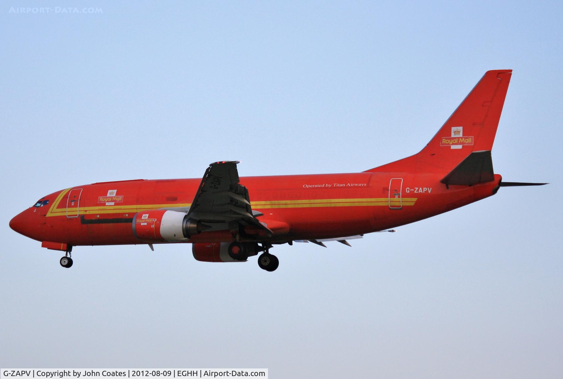 G-ZAPV, 1989 Boeing 737-3Y0 C/N 24546, Finals 08