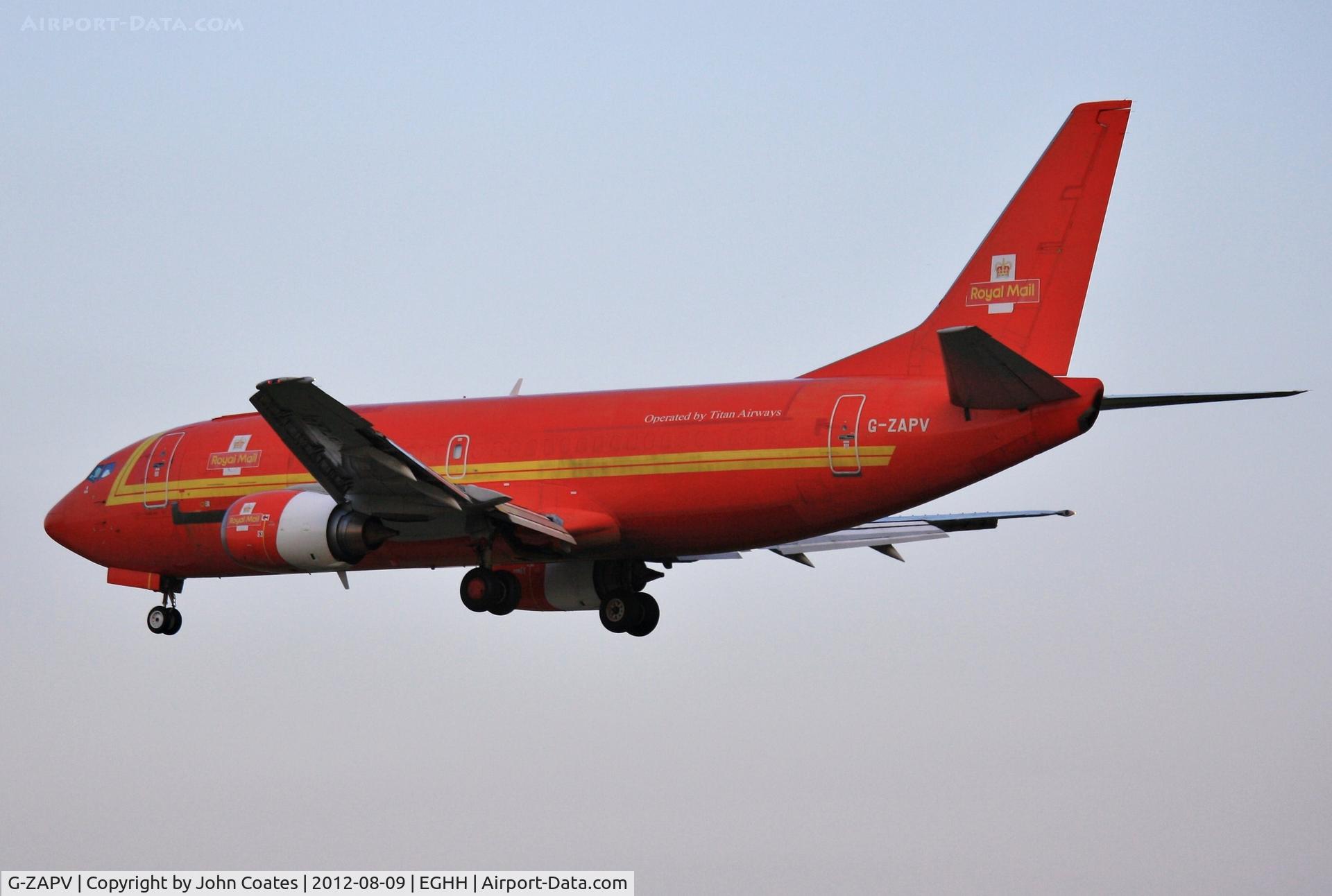 G-ZAPV, 1989 Boeing 737-3Y0 C/N 24546, Arriving 08