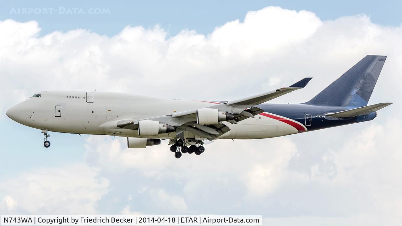 N743WA, 1996 Boeing 747-412 C/N 26562, on final RW26