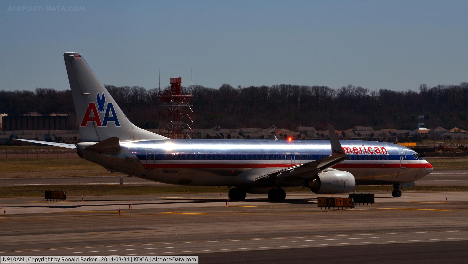 N910AN, 1999 Boeing 737-823 C/N 29512, Taxi National