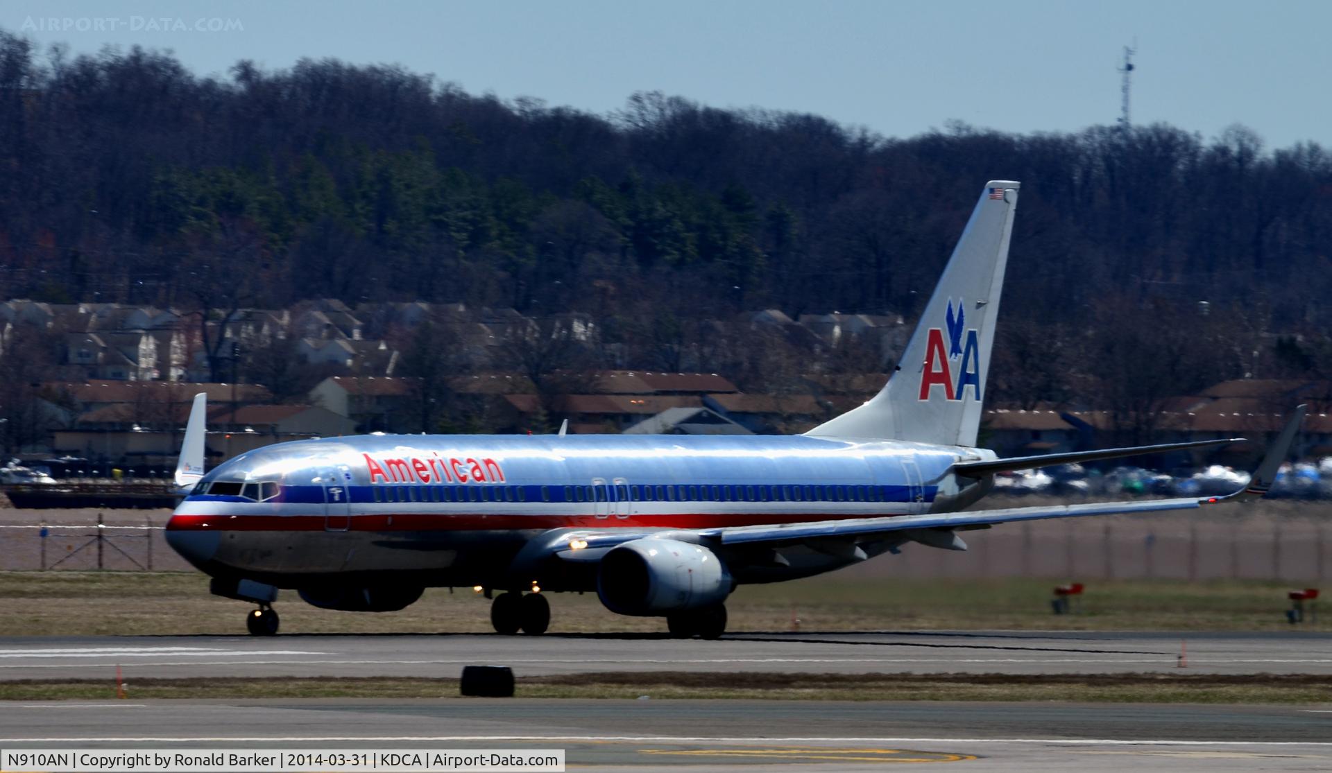 N910AN, 1999 Boeing 737-823 C/N 29512, Takeoff National