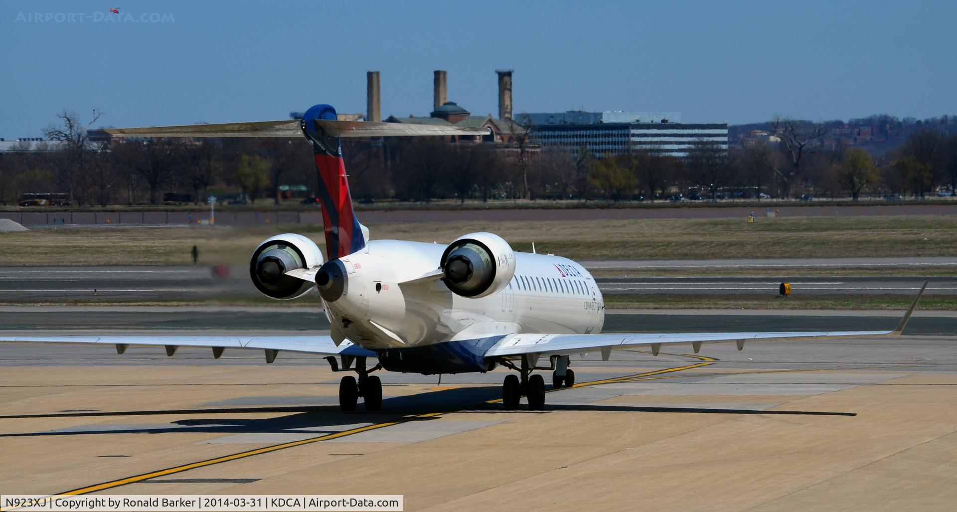 N923XJ, 2008 Bombardier CRJ-900ER (CL-600-2D24) C/N 15177, Taxi National