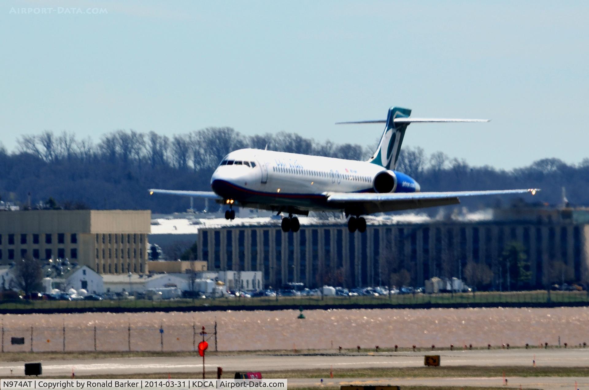 N974AT, 2002 Boeing 717-200 C/N 55034, Landing at National