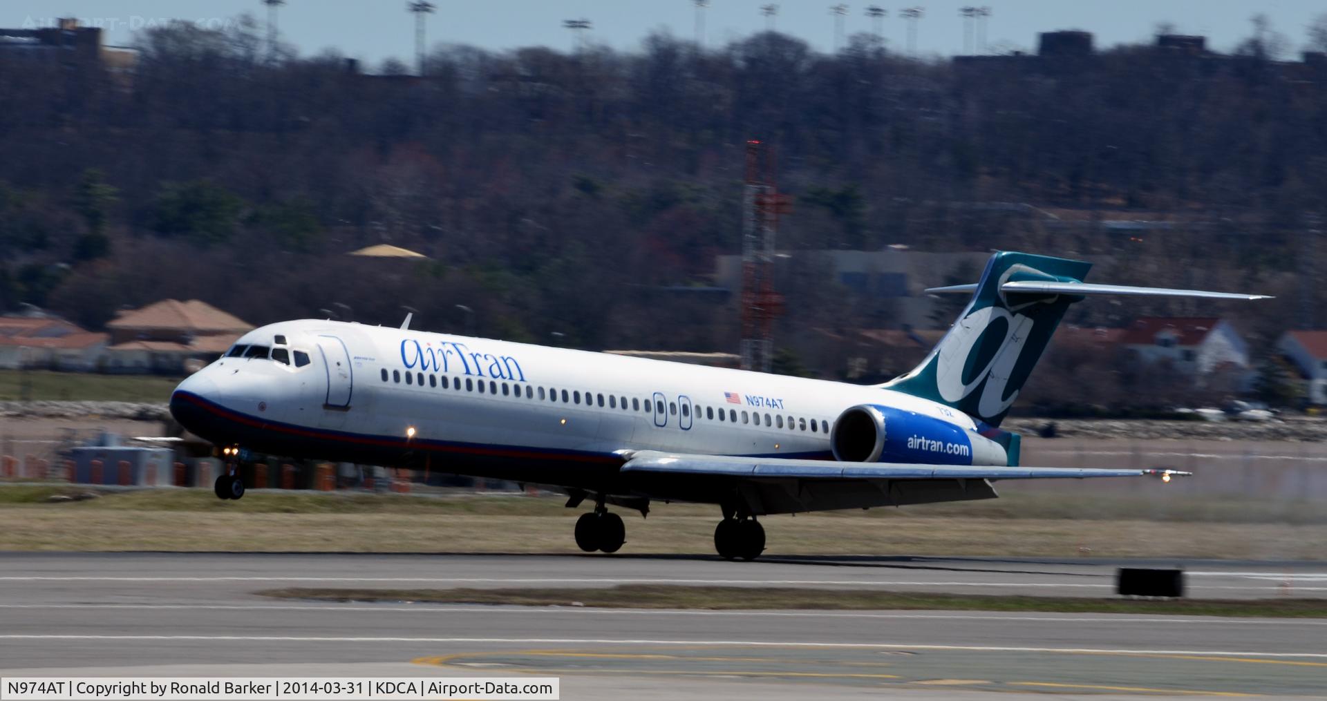 N974AT, 2002 Boeing 717-200 C/N 55034, Landing National