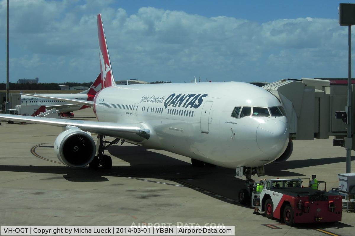 VH-OGT, 1998 Boeing 767-338 C/N 29117, At Brisbane