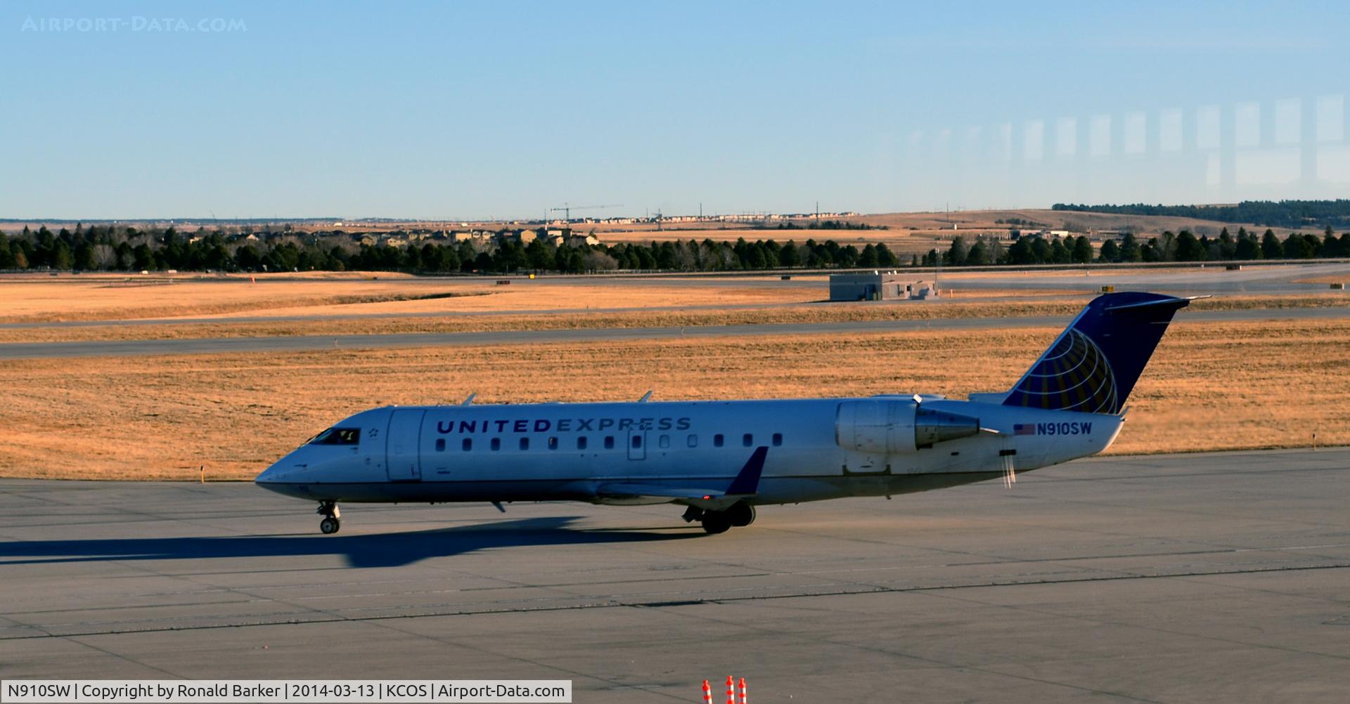 N910SW, 2001 Bombardier CRJ-200LR (CL-600-2B19) C/N 7566, Taxi Colorado Springs