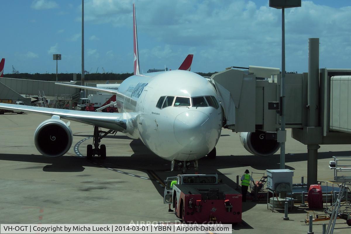VH-OGT, 1998 Boeing 767-338 C/N 29117, At Brisbane