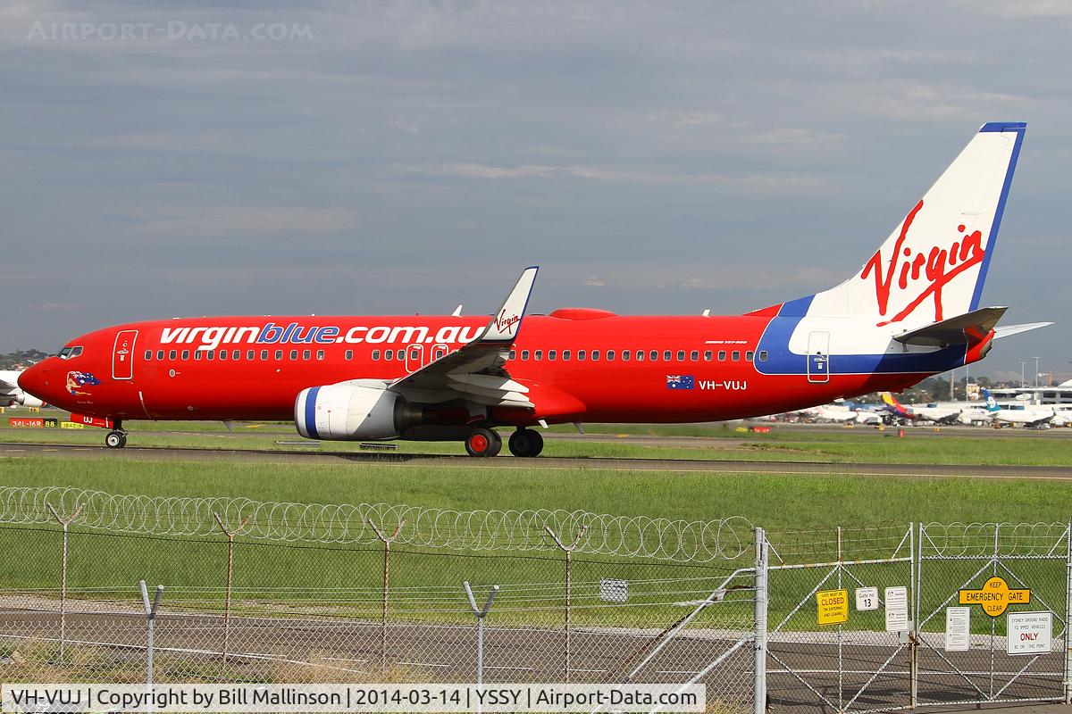 VH-VUJ, 2006 Boeing 737-8FE C/N 34443, taxiing to 34R