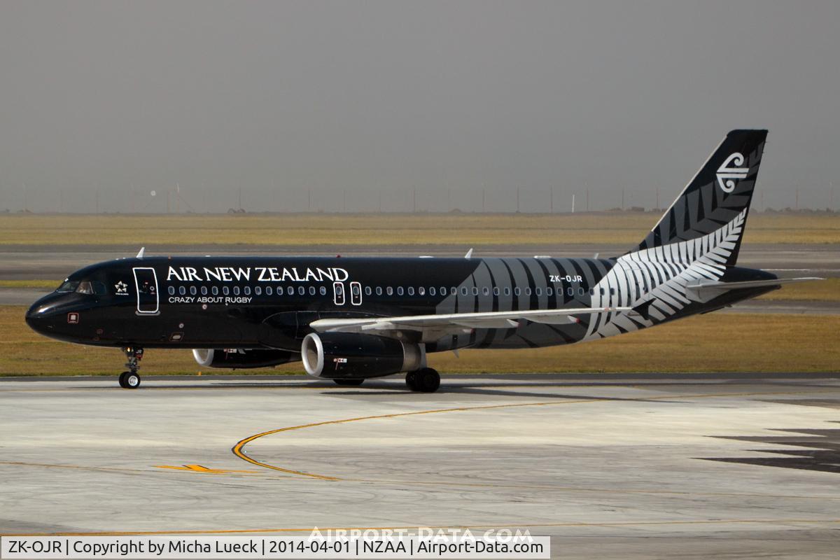 ZK-OJR, 2011 Airbus A320-232 C/N 4884, Foggy morning in Auckland
