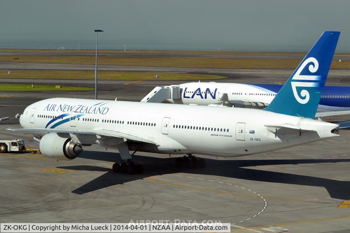ZK-OKG, 2006 Boeing 777-219 C/N 29403, At Auckland