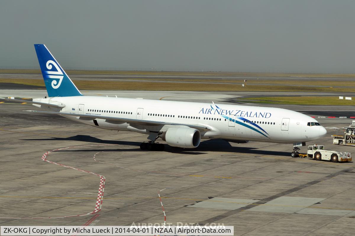 ZK-OKG, 2006 Boeing 777-219 C/N 29403, At Auckland