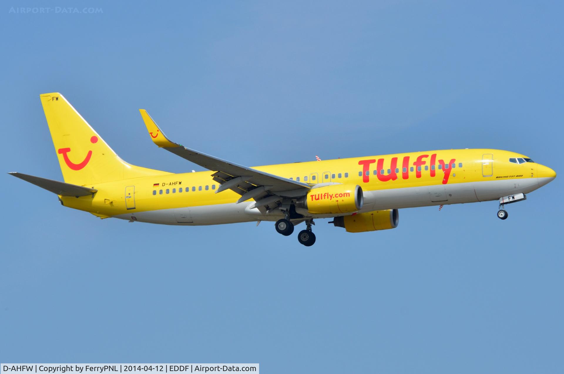 D-AHFW, 2001 Boeing 737-8K5 C/N 30882, TUI B738 landing