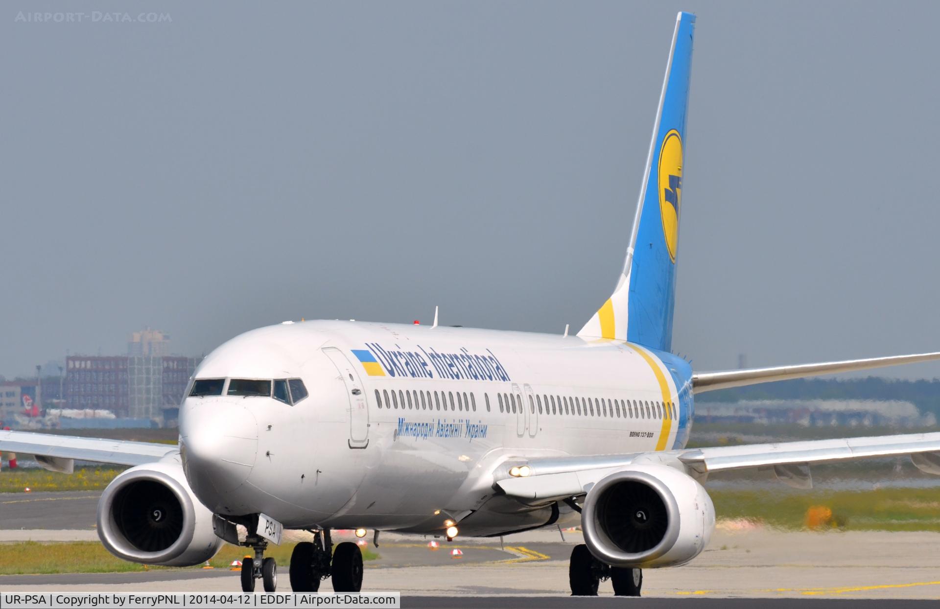 UR-PSA, 2009 Boeing 737-8HX C/N 29658, Ukraine B738 lining-up.