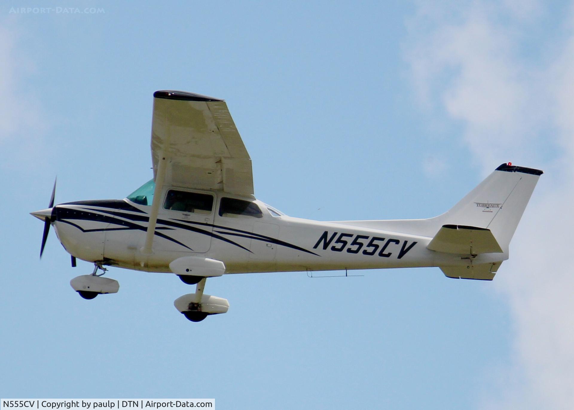 N555CV, 1976 Cessna 172M C/N 17267112, At Downtown Shreveport.