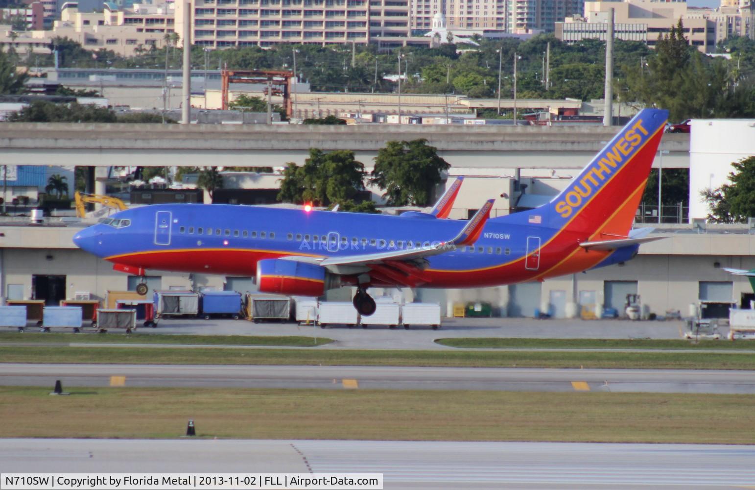 N710SW, 1998 Boeing 737-7H4 C/N 27844, Southwest 737-700