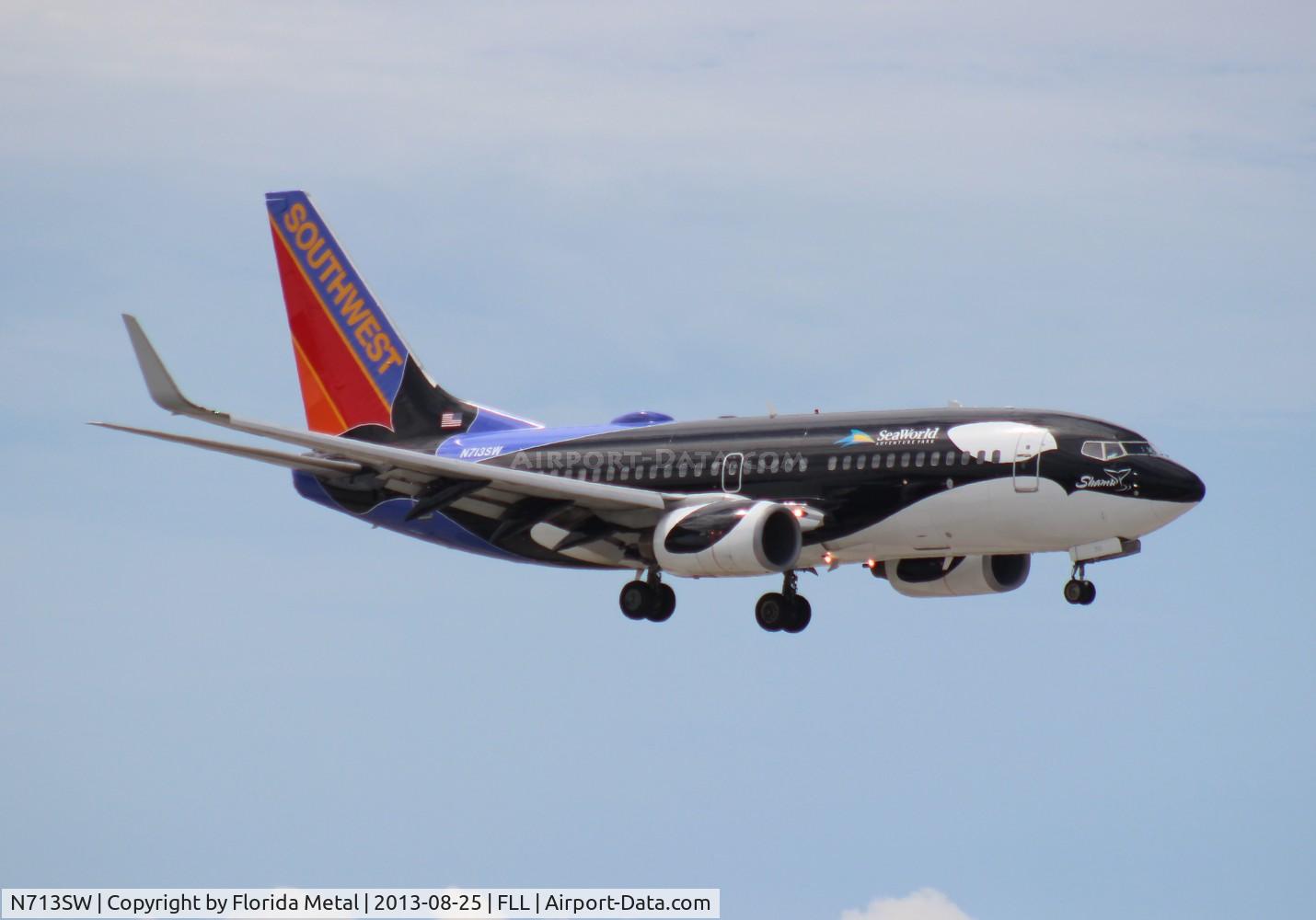N713SW, 1998 Boeing 737-7H4 C/N 27847, Southwest Shamu 737-700