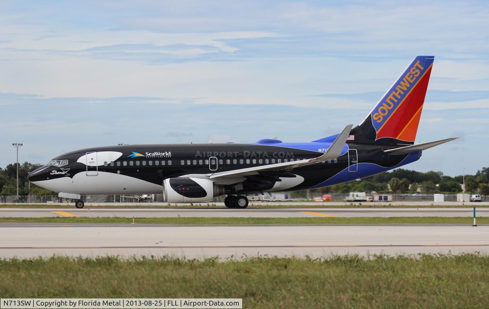 N713SW, 1998 Boeing 737-7H4 C/N 27847, Southwest Shamu 737-700