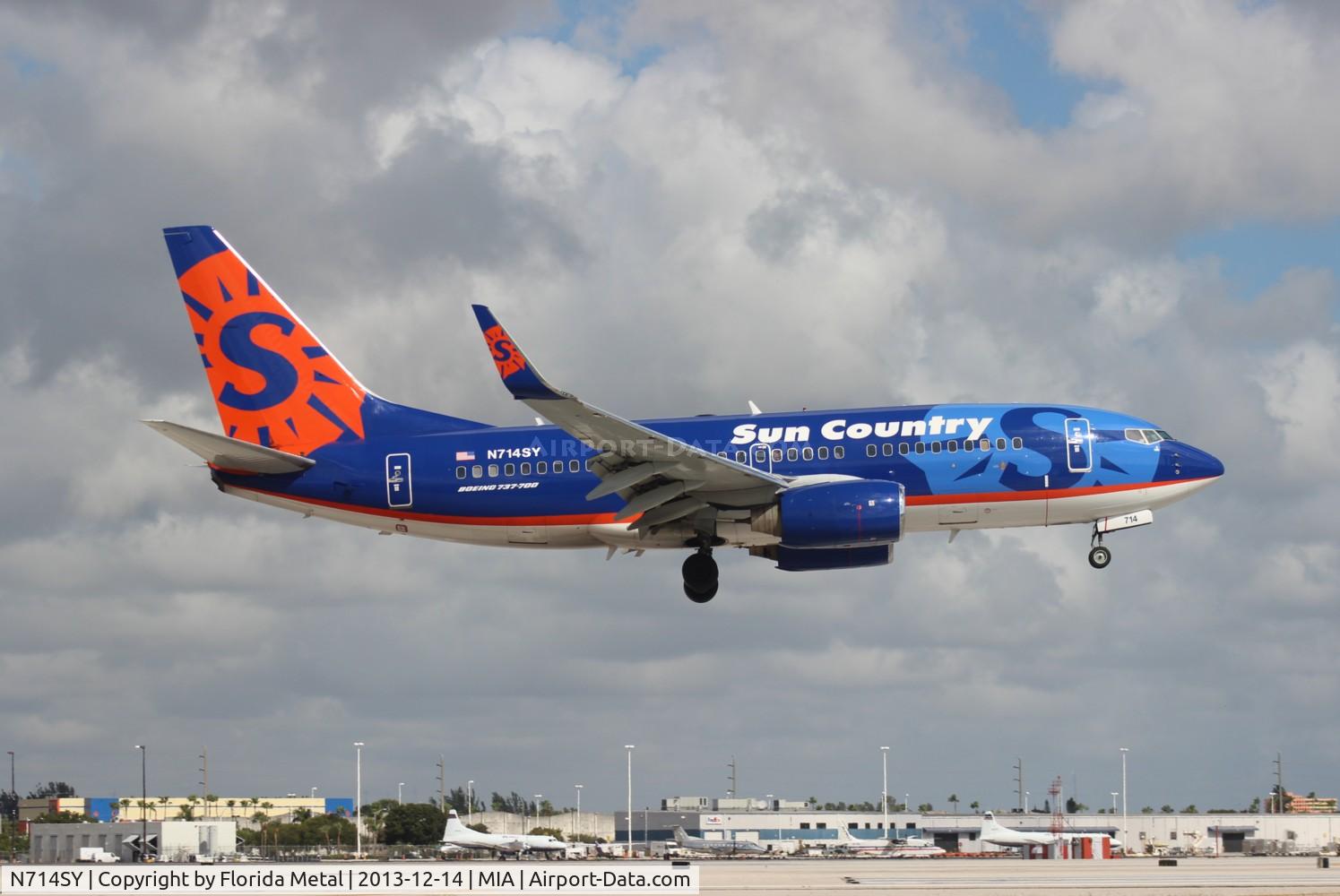 N714SY, 2003 Boeing 737-752 C/N 33786, Sun Country 737-700