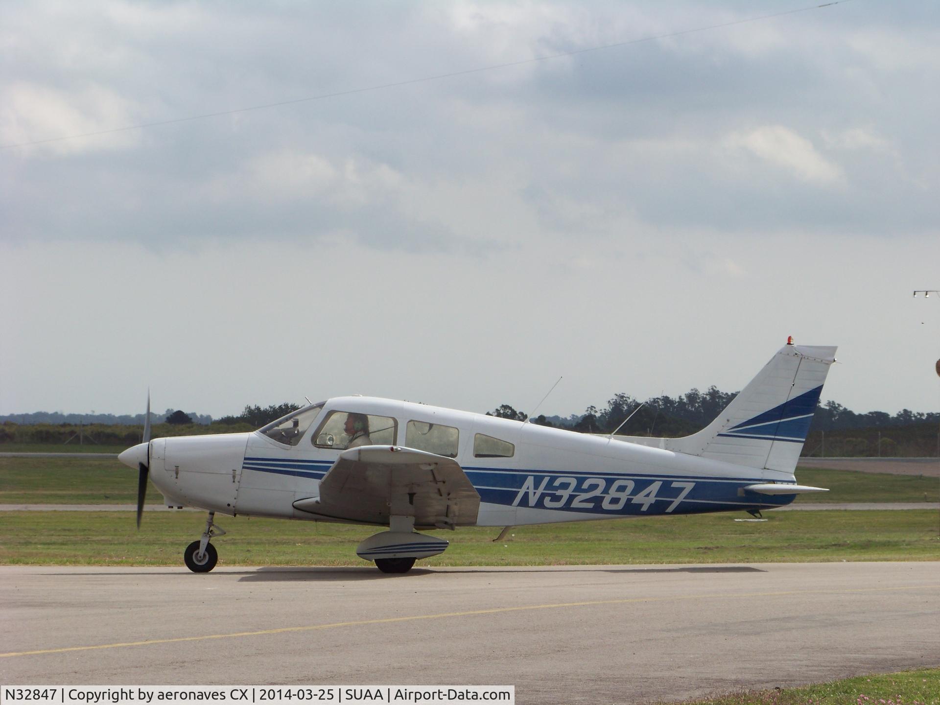 N32847, 1974 Piper PA-28-151 C/N 28-7515258, Visto en Aeropuerto Angel S. Adami - Uruguay