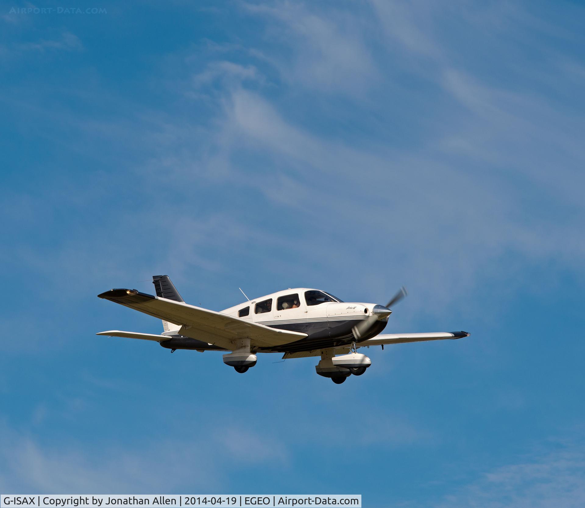 G-ISAX, 2001 Piper PA-28-181 Cherokee Archer III C/N 2843453, About to land on runway 19, Oban Airport.