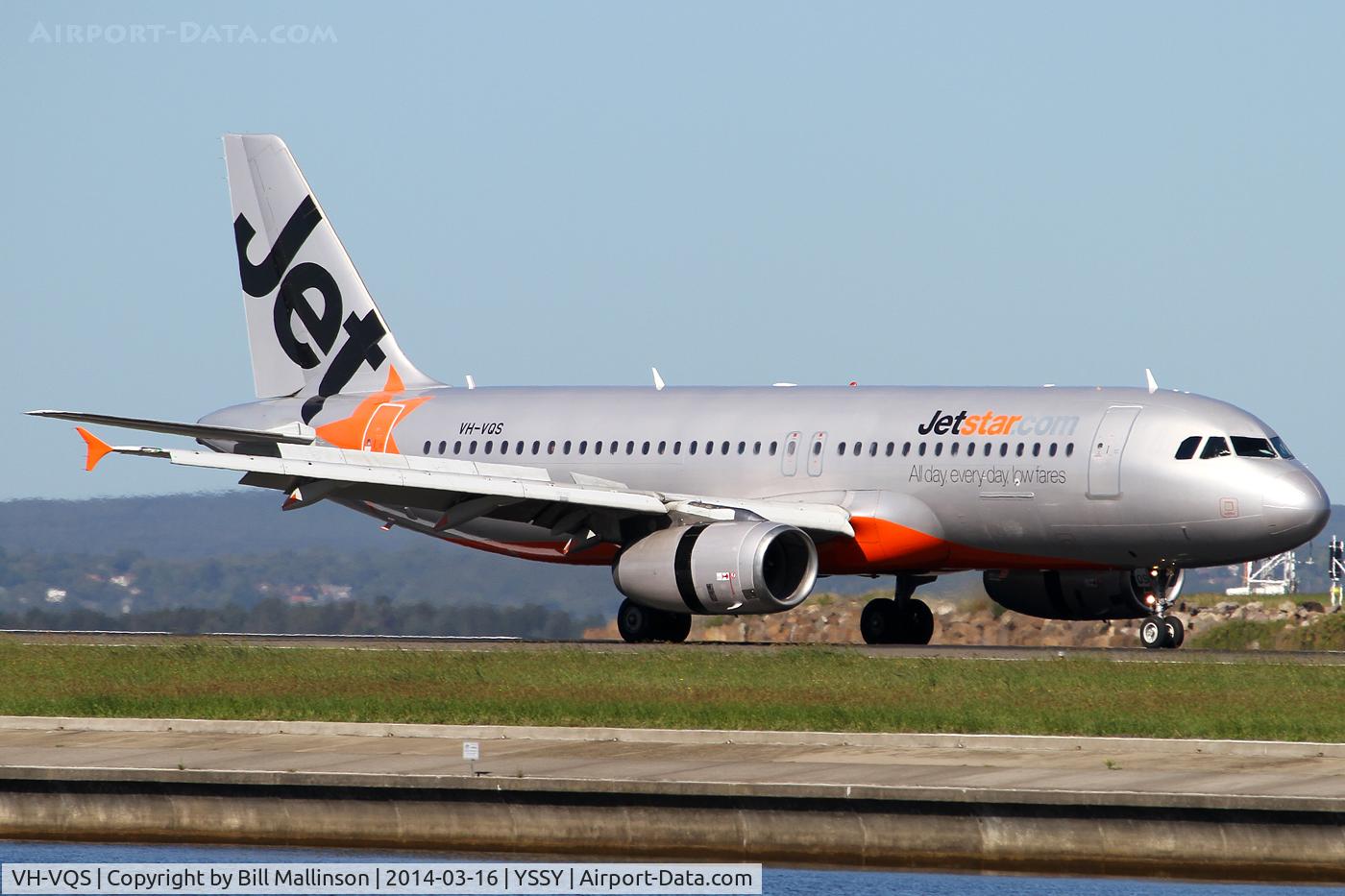 VH-VQS, 2005 Airbus A320-232 C/N 2515, onto 34R