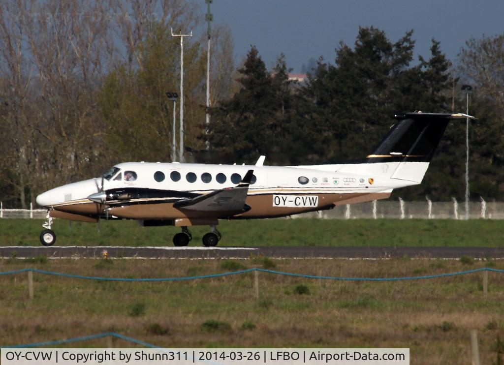 OY-CVW, 2007 Beechcraft B300 Super King Air 350 C/N FL-569, Ready for take off rwy 32R
